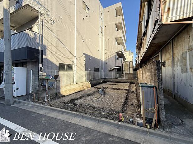 外観・徒歩圏に学校や公園が揃い、子育てしやすい評価の高い街です。街並みに馴染む外観が安心の暮らしを支えます。