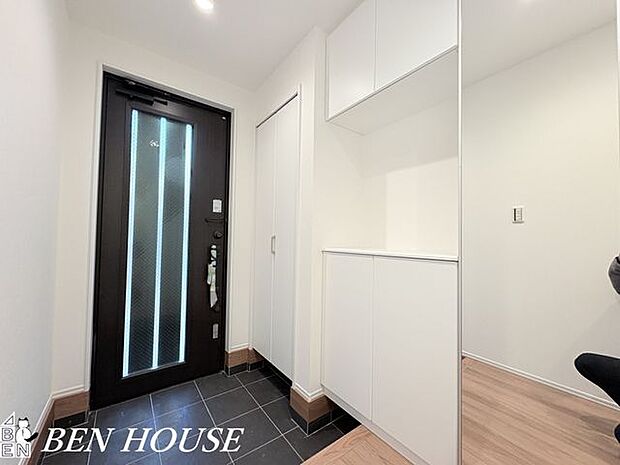 玄関・広々とした玄関スペース！朝のお見送りや帰宅時のお出迎え、家族が揃う機会が増えそうです♪