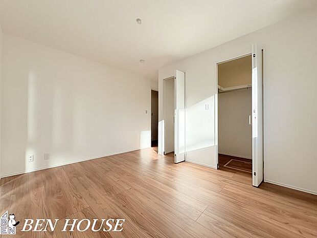 子供部屋・明るく換気しやすい設計で清潔に保ちやすい子ども部屋。お手入れしやすい床材と収納で、親子ともに快適に過ごせます。