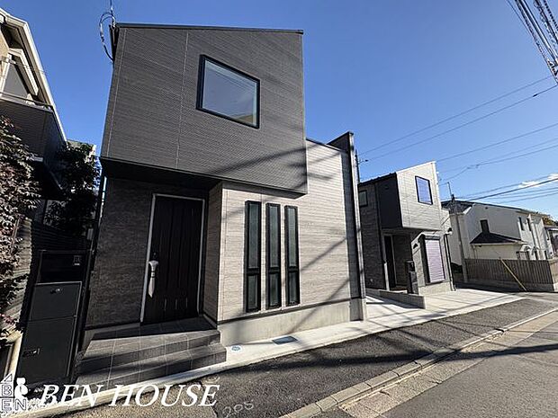 外観・車通りが少なく、落ち着いた住宅街に位置しています。外観のやさしい印象が、この街の空気によく馴染みます。