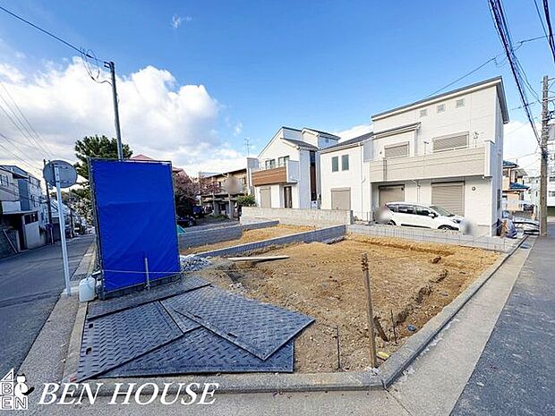 外観・住民同士の距離感が心地よいエリアで、日常の安心感が続きます。外観も街並みと上手に調和しています。