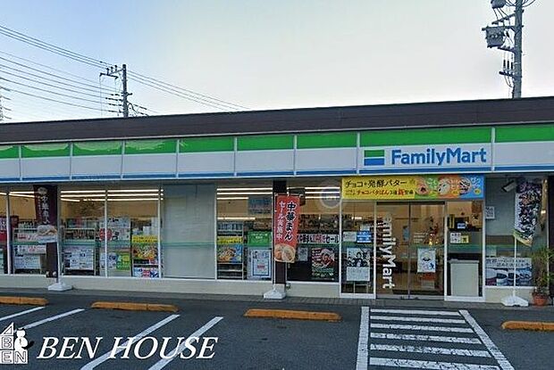 ファミリーマート金沢富岡店 徒歩5分。時間がない時にさっと寄れて便利なコンビニ。 340m