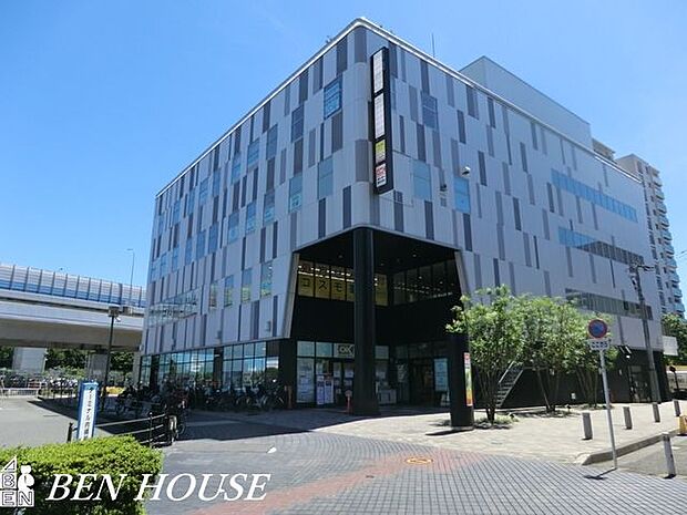 オーケー新杉田店 徒歩12分。駅からの帰りにお買い物も可能です。 940m