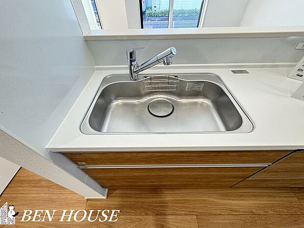 キッチン水栓(同仕様参考写真)・浄水器付の水栓は、家事やお料理に浄化されたお水を使用する事が出来ます。