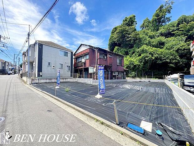 外観・周辺は四季の移ろいを感じる自然豊かな住環境です。自然と触れ合いながらのんびり子育てができますね。