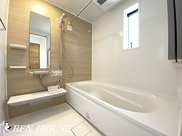 浴室(同仕様参考写真) ・広々バスルームでリラックスタイムを楽しめます。オートバスでお好きな時間に温かいお風呂に入れます。