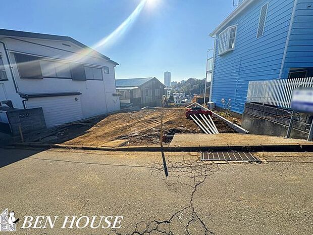 外観・徒歩圏に学校や公園が揃い、子育てしやすい評価の高い街です。街並みに馴染む外観が安心の暮らしを支えます。