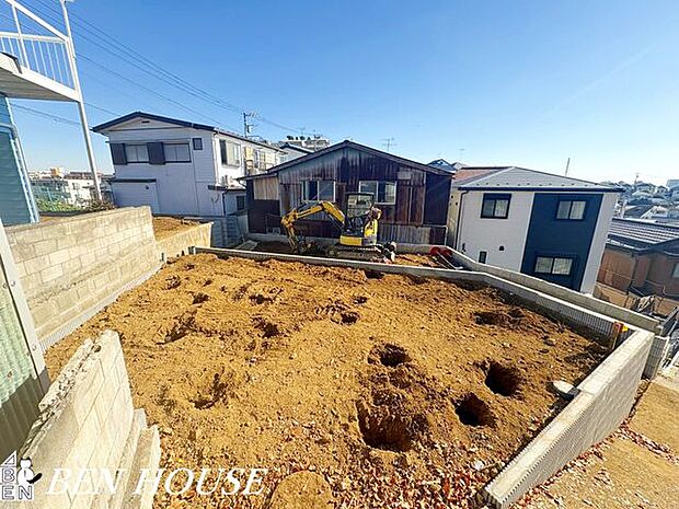 外観・シンプルな外観が住まいの美しさを引き立て、周辺環境との調和を深めています。過度な主張がなく、静かな街並みに心地よく溶け込むデザインです。