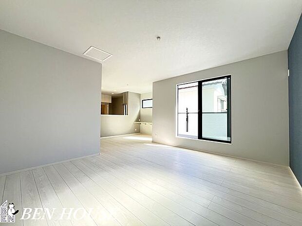 リビング・家族団らんの時間も増えそうな寛ぎのLDK。開放感と採光にこだわった明るいリビングです。