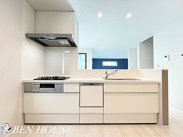 キッチン・お料理をしながら見渡せる対面キッチン。ご家族とコミュニケーションを取りながら家事ができます。