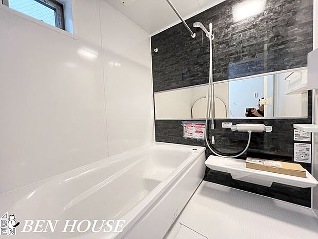 浴室(同仕様参考写真) ・広々バスルームでリラックスタイムを楽しめます。オートバスでお好きな時間に温かいお風呂に入れます。