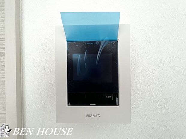 モニター付きインターフォン(同仕様参考写真)・来訪者が一目でわかるモニター付きインターフォンは、お子様のお留守番も安心です。