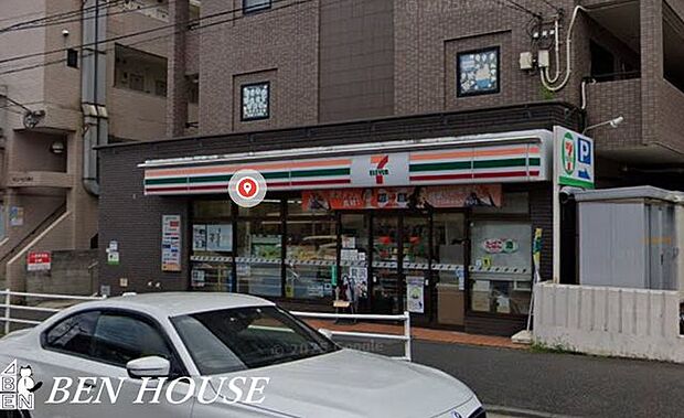 セブンイレブン横浜岸根町店 徒歩3分。お出かけ前やお帰りの立ち寄りにも便利なコンビニ。 240m