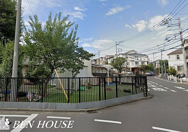 丘の上保育園 徒歩2分。通勤後にもお迎えに行きやすい距離の保育園です。 100m