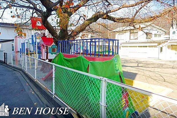 新沢幼稚園 徒歩8分。教育面に力を入れている幼稚園です。就学前のお子様のコミュニティ作りにも◎ 630m