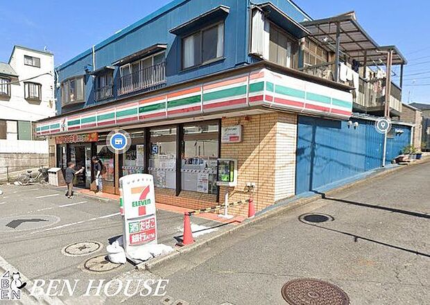 セブンイレブン西戸塚店 徒歩9分。時間がない時にさっと寄れて便利なコンビニ。 690m