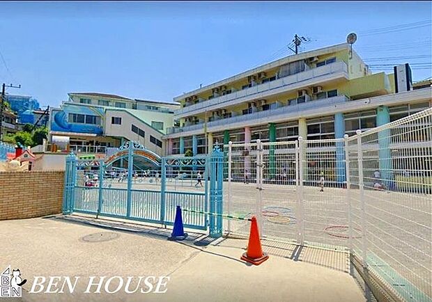 若草幼稚園 徒歩10分。教育面に力を入れている幼稚園です。就学前のお子様のコミュニティ作りにも◎ 770m