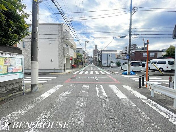 前面道路含む外観・周辺環境も気になるポイントです。落ち着いた住環境でのびのびと過ごせます！