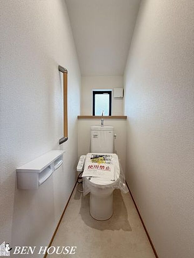 トイレ・温水洗浄付きトイレを各階に設置。朝の忙しい時間帯もスムーズに準備ができます。