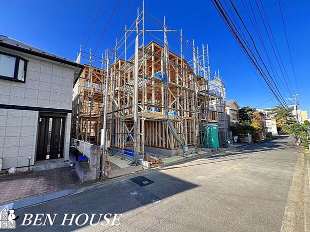 外観・明るさや風通しに配慮し、家族が快適に過ごせる居心地の良さと、訪れる人にも上質な印象を与える空間を演出します。