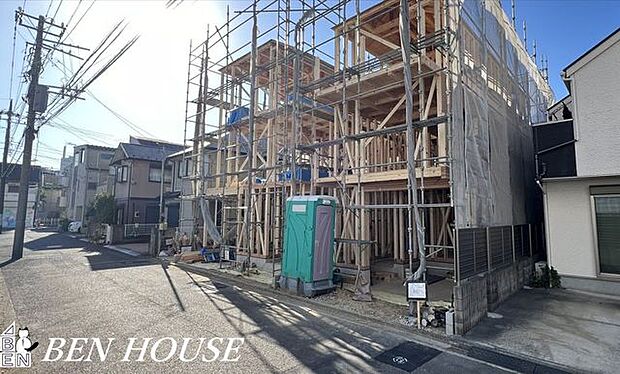 カースペース・自宅敷地内に車を停められる安心感があり、毎日の移動や買い物もスムーズに行える便利なカースペースです。