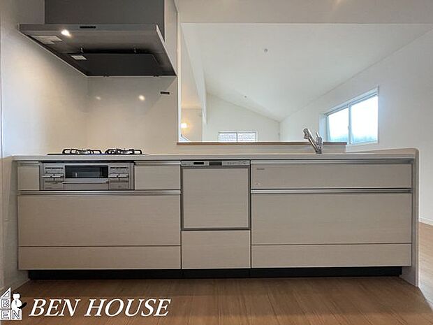 キッチン(同仕様参考写真)・広々としたキッチンは効率よくお料理が出来ます。家族でお料理も楽しめそうです。