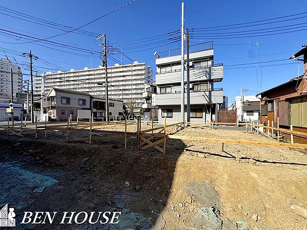 ビルドインガレージ・住宅内に設けたビルトインガレージで、濡れずに乗り降りできる快適さ。収納や作業スペースとしても使える利便性が魅力です。