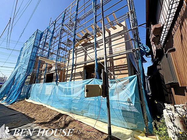 外観・子育て世帯が多く、落ち着いた雰囲気の住宅地です。外観のやわらかな印象が街の空気と自然に調和します。