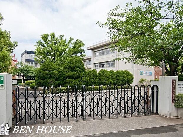 川崎市立川崎中学校 徒歩4分。部活動帰りの帰宅も安心の距離です！ 270m