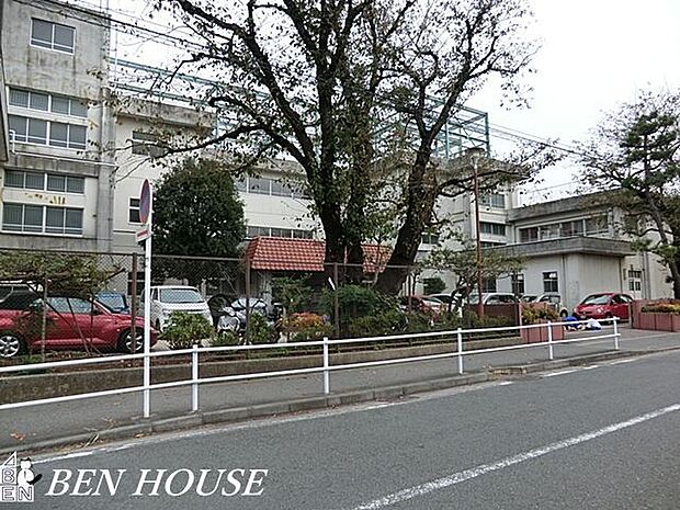 横浜市立万騎が原中学校 徒歩10分。部活動帰りの帰宅も安心の距離です！ 800m