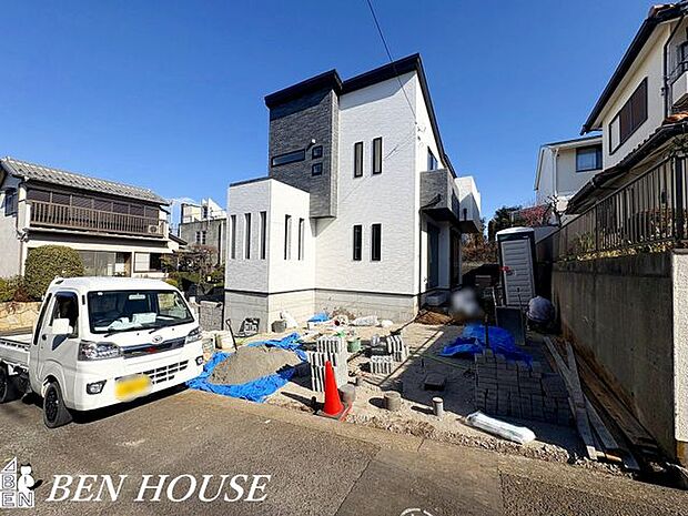 外観・明るさや風通しに配慮し、家族が快適に過ごせる居心地の良さと、訪れる人にも上質な印象を与える空間を演出します。