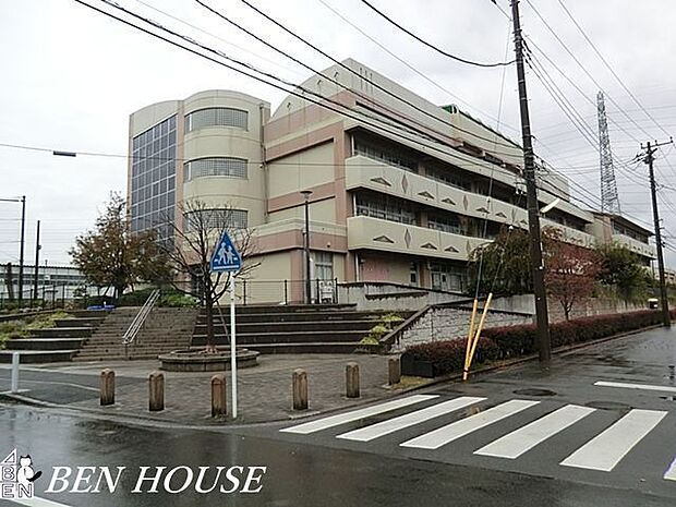 横浜市立東山田小学校 徒歩12分。教育施設が近くに整った、子育て世帯も安心の住環境です。 900m