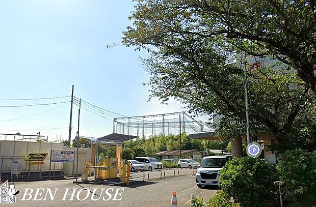 山本記念病院 徒歩17分。万が一際に必要になる病院。近所にあることで安心につながります。 1300m