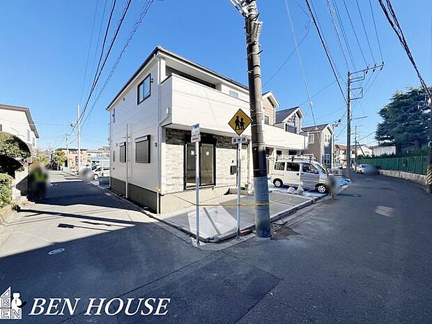 外観・明るさや風通しに配慮し、家族が快適に過ごせる居心地の良さと、訪れる人にも上質な印象を与える空間を演出します。