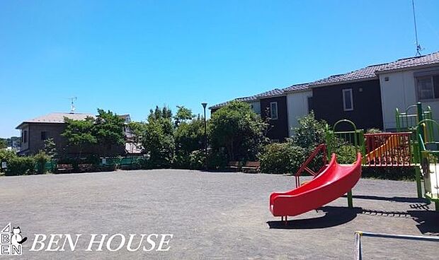 広地公園 徒歩5分。天気のいい日はお弁当を持ってきて、ピクニック気分も楽しめます。 380m