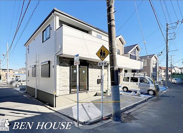 外観・周辺は公園が多く、緑に囲まれた住環境です。お子様を連れて気軽に遊びに行けるのも嬉しいポイント！