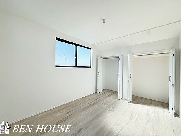 洋室・クローゼット付の洋室なので、収納家具を使わずお部屋を広く使うことが出来ます。