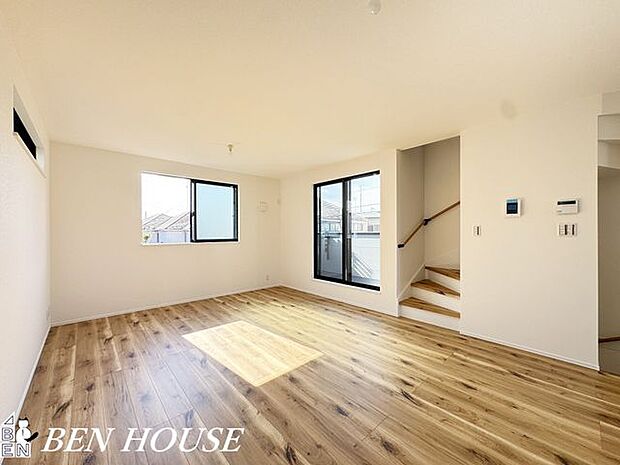 リビング・リビングイン階段を採用していますので、ご家族の帰宅時の様子を確認できます。子育てに配慮された設計です。