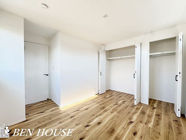 クローゼット・居室にあるクローゼットは衣類をスッキリと収納、部屋を広々と使用できます！