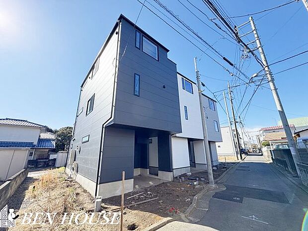 外観・閑静な街並みに位置する新築住宅。落ち着いた雰囲気の街並みです。