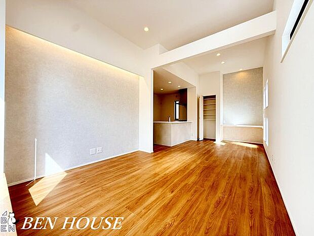 リビング・日々の会話を楽しみ、ゆったりとした時間を過ごす場所。家族の日常を彩る大切な空間です!