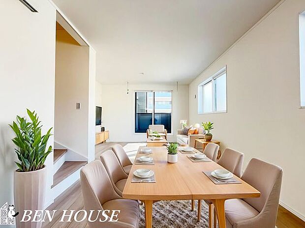 リビング・本画像はCGで作成しており、実際に現地に家具は置かれておりません。また、価格に家具は含まれておりません。