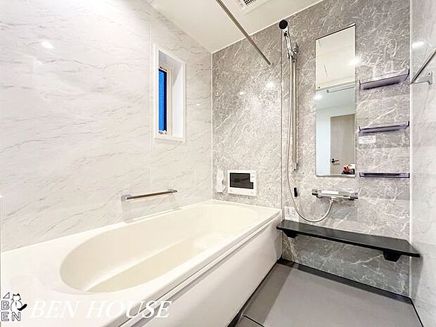 浴室・ゆっくりリラックスタイムを楽しめるバスルーム。広々としているのでお子様との入浴にもゆとりの広さがあります。