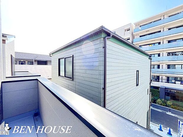 バルコニー・限られた広さだからこそ管理しやすいバルコニー。お手入れの負担を抑えたい方にも安心です。