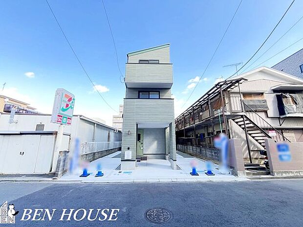 駐車場・お車ご利用の際に嬉しいカースペース付き。お掃除もしやすくいつでもキレイに利用できます！