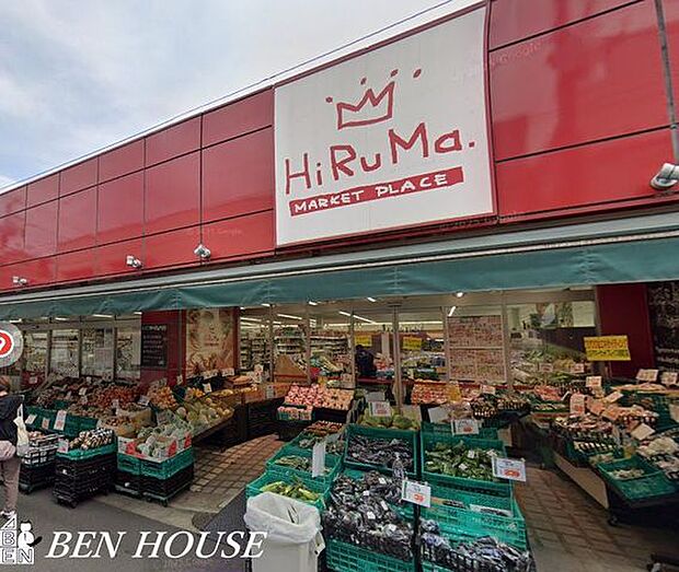 ヒルママーケットプレイス京町店 徒歩2分。駅からの帰りにお買い物も可能です。 100m