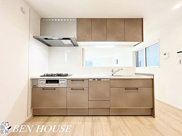 キッチン・キッチンはコミュニケーションがスムーズに取れる対面式。お料理をしながらご家族との会話も弾みそうです。