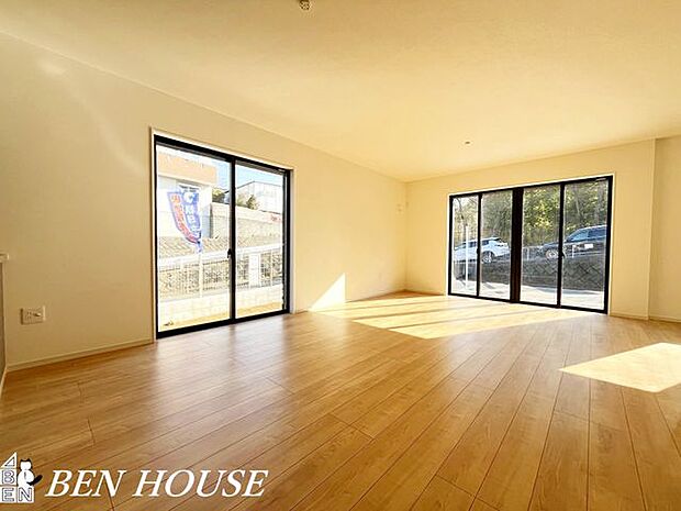 リビング・空間全体に統一感をもたせたリビングは、落ち着きが自然と生まれる配色で、リフレッシュしたい時にも心を支える設えです。