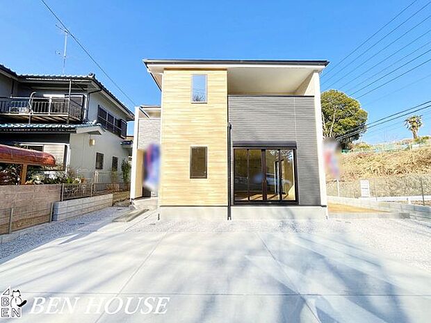 外観・近隣に緑が多く、自然に触れながらのびのびと暮らせる立地です。外観の落ち着いた佇まいが住まいの魅力を高めます。