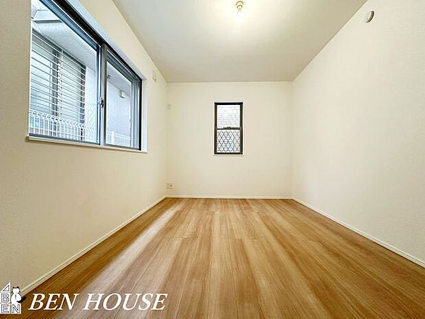 子供部屋・明るく風通しの良い空間で、子どもがのびのび過ごせる部屋。学びや遊びに合わせて自由に使えます。